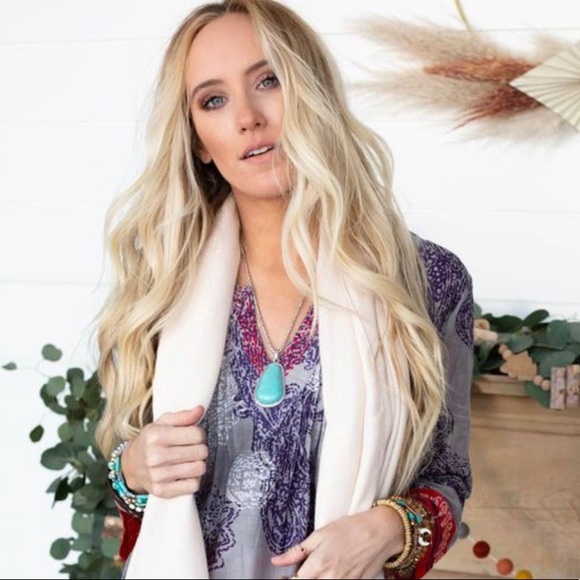 BOHEMIAN FROLIC PENDANT NECKLACE - Picture 3 of 5